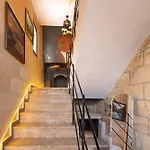 Yellow Stone House Hotel