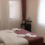 Hotel Yellow Stone House *