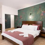 Yellow Stone House Hotel *