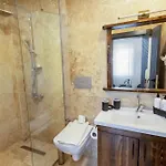 Yellow Stone House Hotel