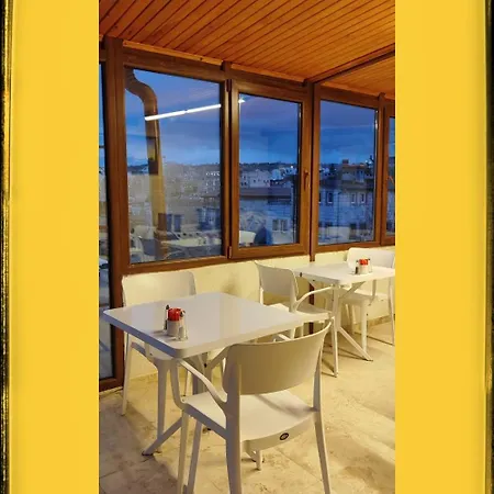 Yellow Stone House Hotel *