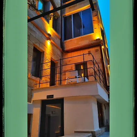 Готель Yellow Stone House *