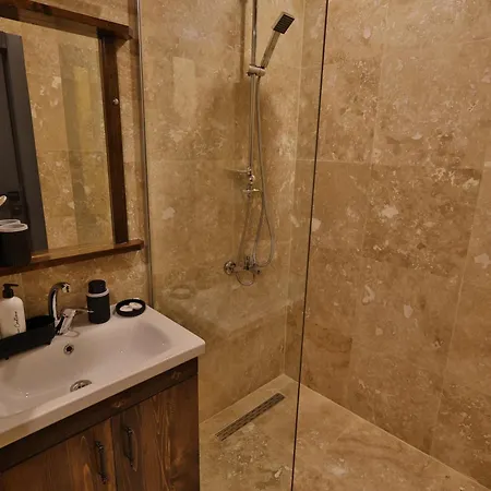 Yellow Stone House Hotel *