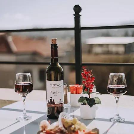 Yellow Stone House Hotel *