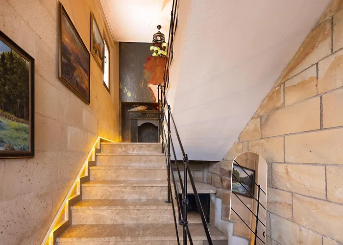 Yellow Stone House Hotel