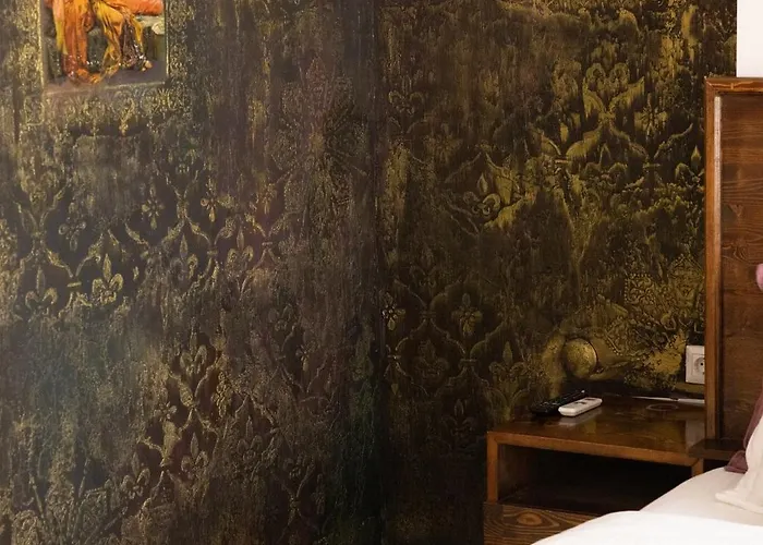 Yellow Stone House Hotel